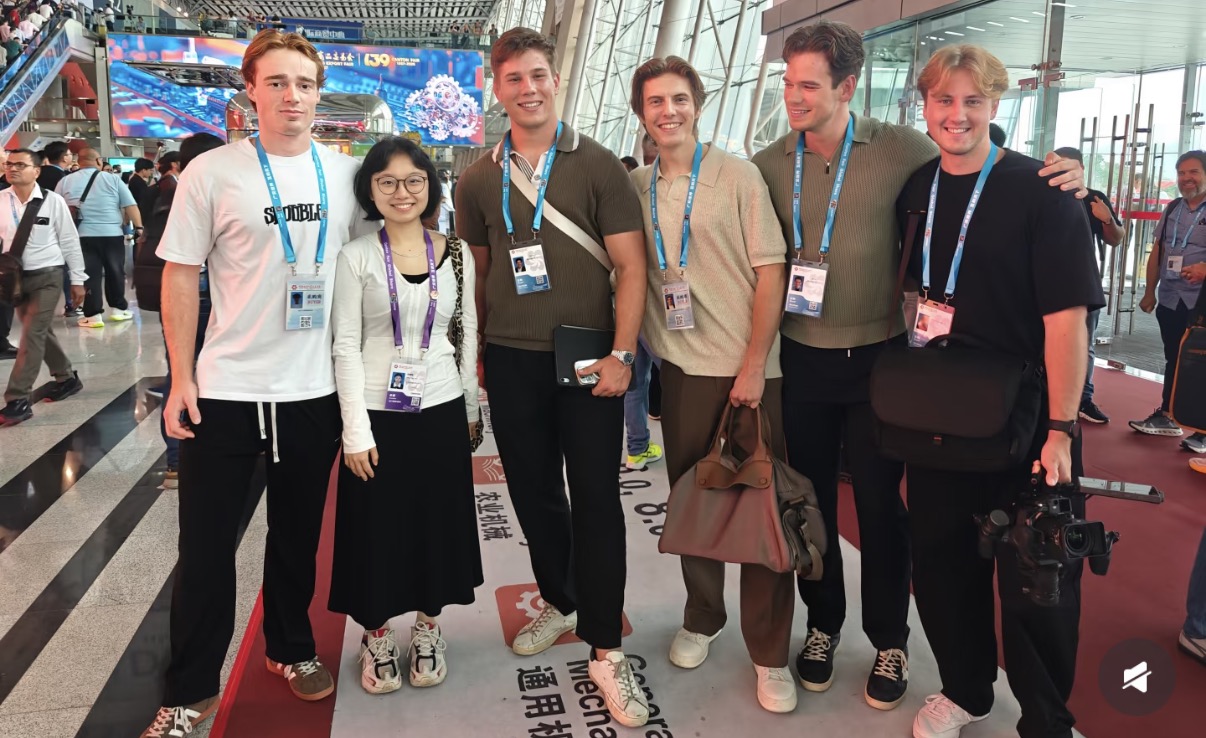 Yuwuzhi team with international visitors at a trade exhibition